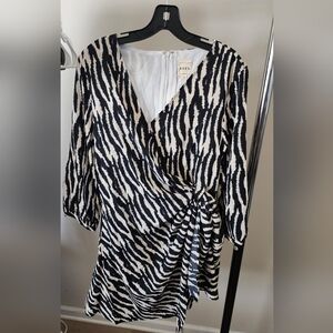 Chic Zebra Print Long Sleeve Dress